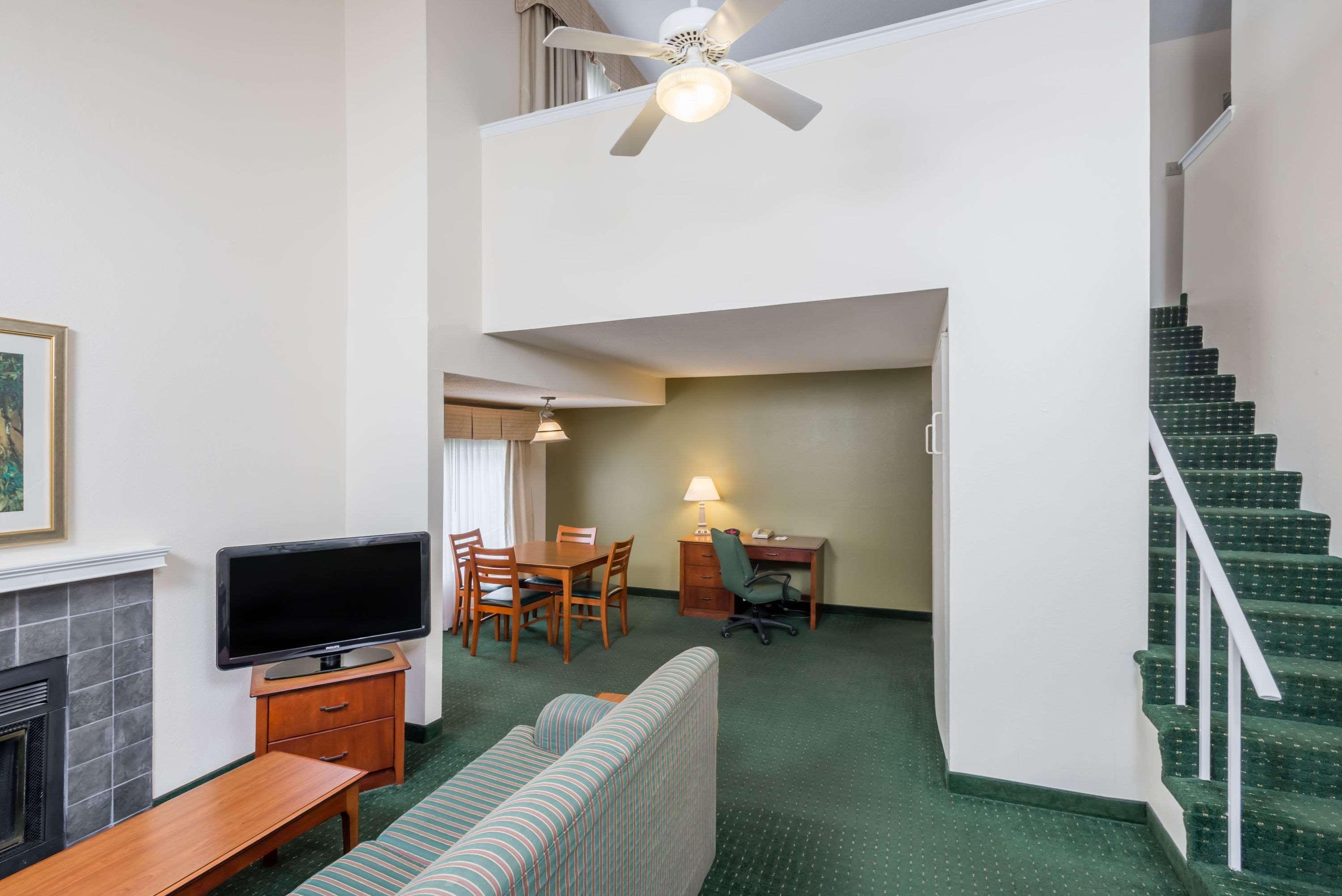 Best Western Fishkill Inn&Suites Exterior foto